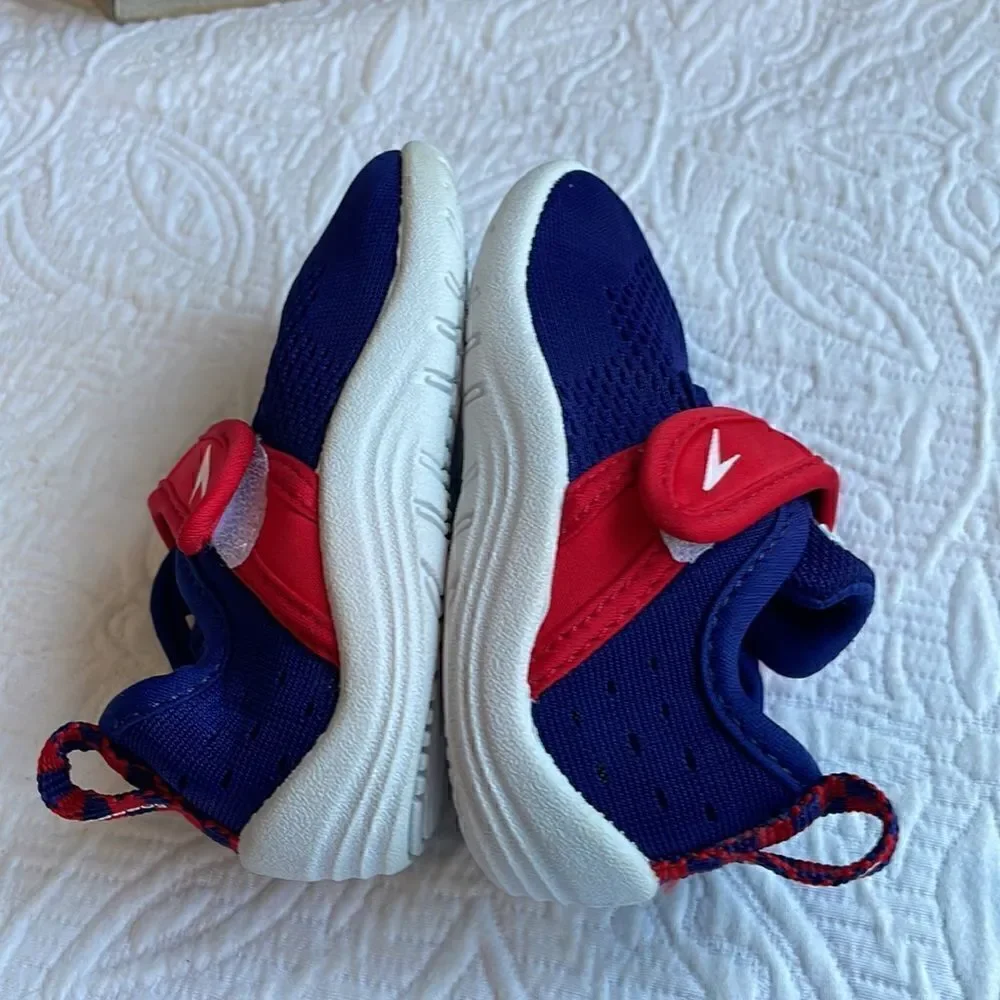 Speedo Water Shoes - S - NWOT